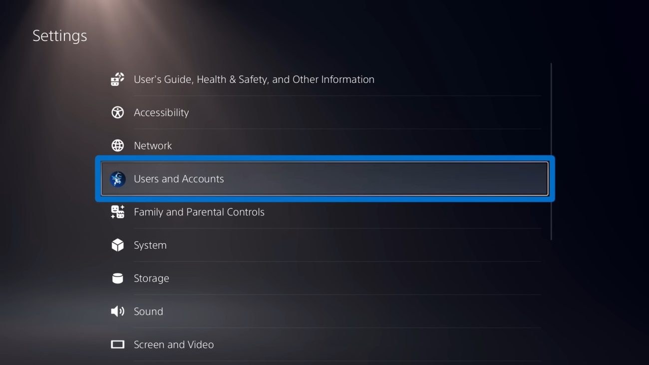 Menu impostazioni PS5 con Utenti e account evidenziato